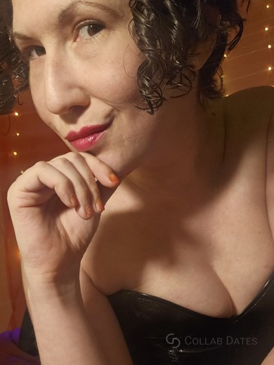 MistressV's main photo